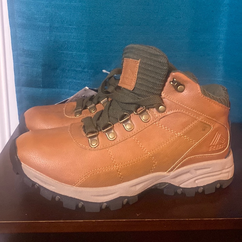 NWT Big Boys Boots